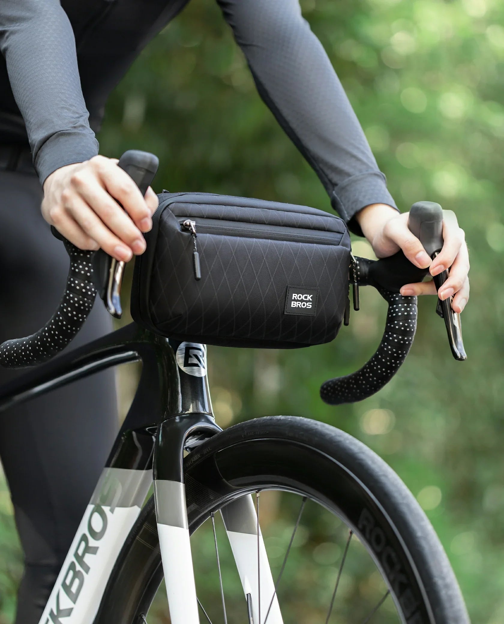 ROCKBROS bike handlebar bag, versatile crossbody bag, 2.1L capacity, durable and practical for cycling. 